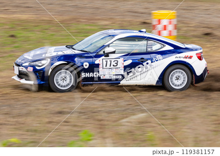 自動車レースラリーカーSSのタイムアタック 119381157