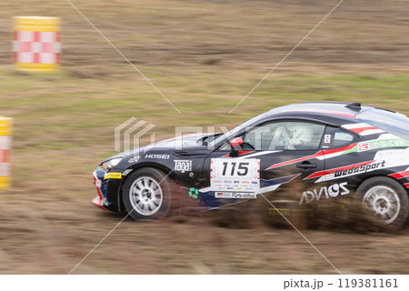 自動車レースラリーカーSSのタイムアタック 119381161