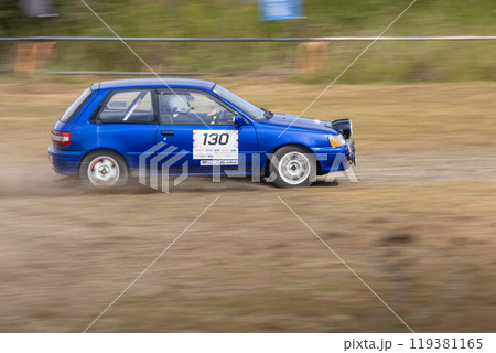 自動車レースラリーカーSSのタイムアタック 119381165