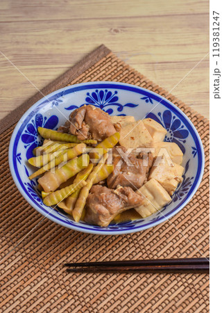 タケノコと鶏肉と豆腐の煮物 タケノコと鶏肉と豆腐の煮物 119381247