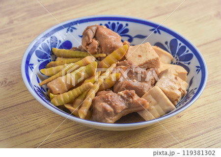 タケノコと鶏肉と豆腐の煮物 タケノコと鶏肉と豆腐の煮物 119381302