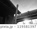 借家とバイパスと西陽 119381397