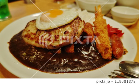 豪華なハンバーグステーキ 119381878