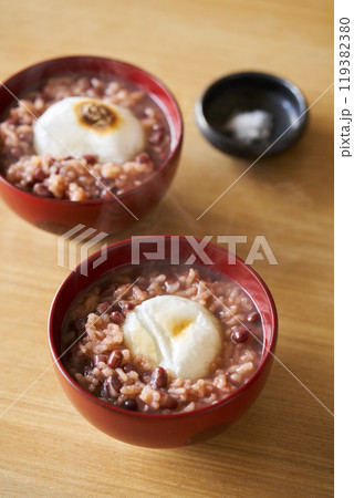 お餅を乗せた小豆粥 お餅を乗せた小豆粥 119382380