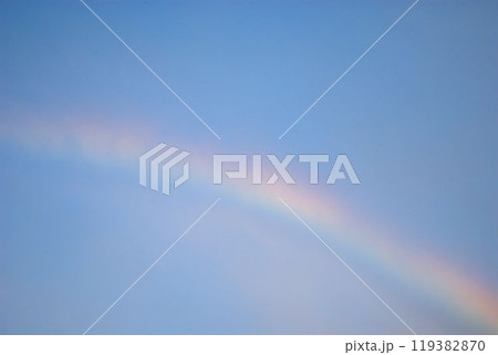 空に現れた虹 119382870