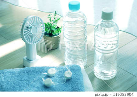 熱中症対策グッズの集合イメージ 熱中症対策グッズの集合イメージ 119382904