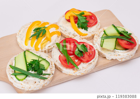 Vegan Rice Cake Sandwiches with Fresh Tomato, Yellow Paprika and Greens 119383088