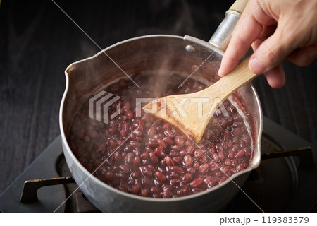 小豆を煮る 小豆を煮る 119383379