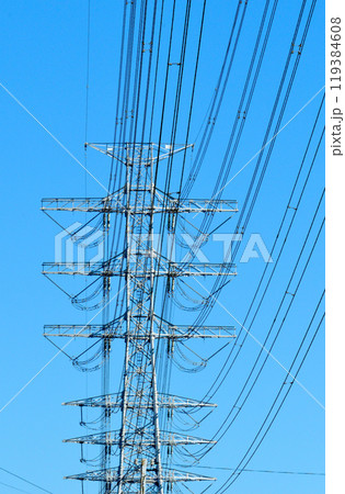 青空と送電線の鉄塔 青空と送電線の鉄塔 119384608