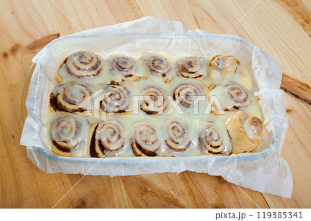 Cinnamon rolls 119385341