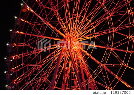 赤くライトアップされた観覧車(木更津) 赤くライトアップされた観覧車(木更津) 119387006