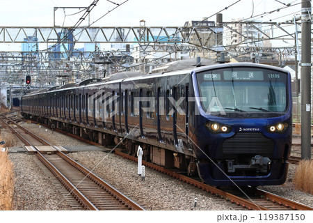 JR埼京線直通：相鉄本線12000系電車（池袋行の列車） 119387150