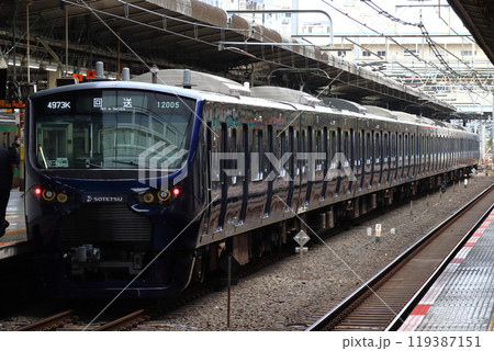 JR埼京線直通：相鉄本線12000系電車（池袋行の列車） 119387151