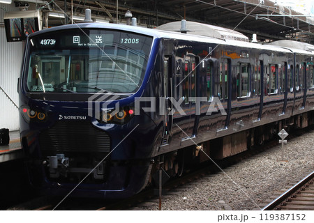 JR埼京線直通：相鉄本線12000系電車（池袋行の列車） 119387152
