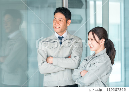 電気工事・電力会社・建築士・設計士・エンジニア・保守・点検・建設・建築・作業着姿の男女 119387266