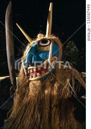 お面をつけたナマハゲ お面をつけたナマハゲ 119387449