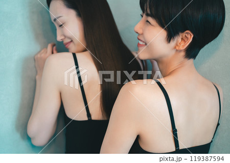 女性の背中ケア 119387594