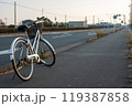 自転車を止めた夕方の歩道 119387858