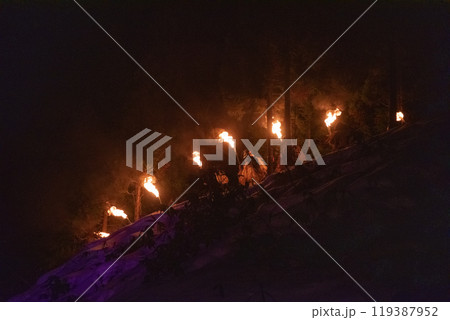 山から降りてきたなまはげ 119387952