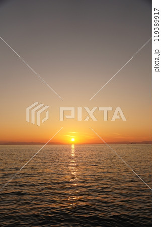 海に沈む夕日 119389917