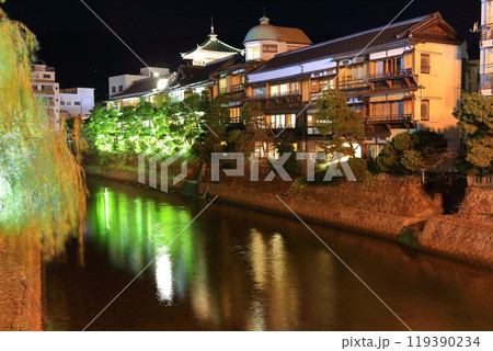 【静岡県】伊東温泉の東海館の夜景 119390234