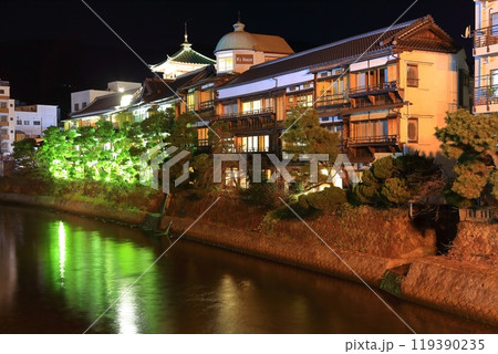 【静岡県】伊東温泉の東海館の夜景 119390235