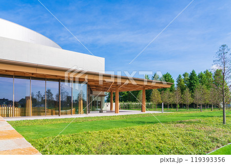 豊田の街並みを望む丘に建つ、豊田市博物館〈愛知県豊田市〉 119393356