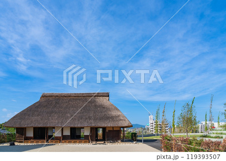 豊田の街並みを望む丘に建つ、豊田市博物館〈愛知県豊田市〉 119393507