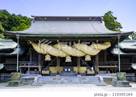 日本一の大きさを誇る大注連縄がある宮地嶽神社(福岡県福津市) 日本一の大きさを誇る大注連縄がある宮地嶽神社(福岡県福津市) 119395164