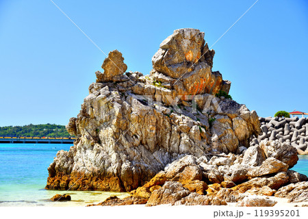 ゴリラチョップ/トートーメー石、崎本部緑地周辺を望む(沖縄県本部町)【2024.10】 ゴリラチョップ/トートーメー石、崎本部緑地周辺を望む(沖縄県本部町)【2024.10】 119395201