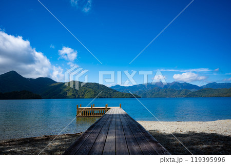 奥日光・中禅寺湖 イタリア大使館別荘の桟橋 奥日光・中禅寺湖 イタリア大使館別荘の桟橋 119395996