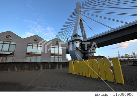 青森市　早朝のベイエリア　青森ベイブリッジ周辺の風景 119396906