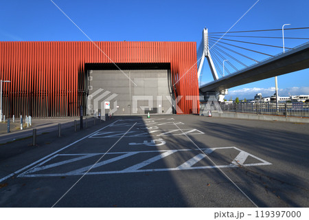 青森市 早朝のベイエリア ベイブリッジとねぶたの家ワ・ラッセ 青森市 早朝のベイエリア ベイブリッジとねぶたの家ワ・ラッセ 119397000
