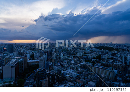 《東京都》東京都心のゲリラ豪雨 119397583