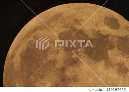 夜空に浮かぶ満月の地表 夜空に浮かぶ満月の地表 119397636