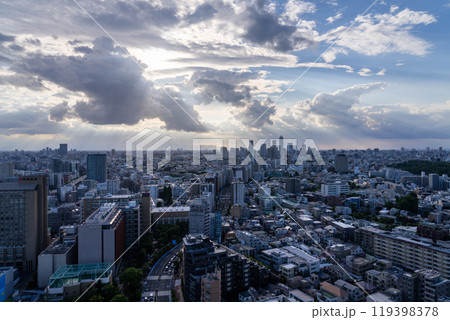 《東京都》東京都心に降り注ぐ光芒・神々しい青空 《東京都》東京都心に降り注ぐ光芒・神々しい青空 119398378