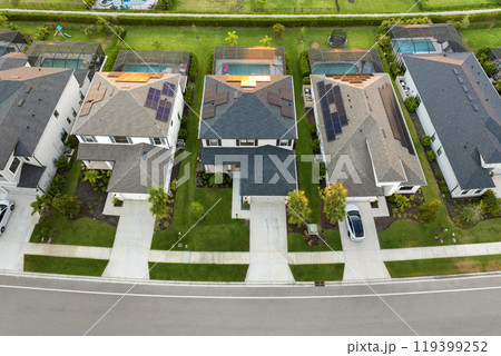 Wealthy neighborhood with expensive houses in southern Florida. Development of US premium housing market Wealthy neighborhood with expensive houses in southern Florida. Development of US premium housing market 119399252