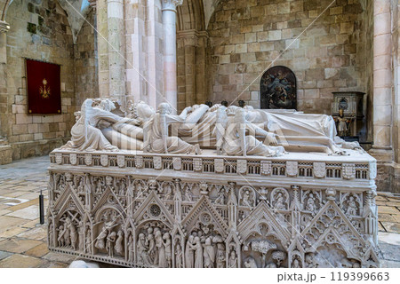 Alcobaca, Portugal - Mar 08, 2024: Santa Maria Monastery at Alcobaca, Portugal, Tomb of Dona Ines de Castro Alcobaca, Portugal - Mar 08, 2024: Santa Maria Monastery at Alcobaca, Portugal, Tomb of Dona Ines de Castro 119399663