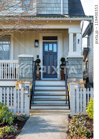 Entrance of residential house without entrance gate in front Entrance of residential house without entrance gate in front 119400353