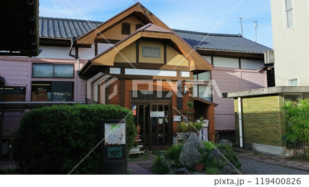 鹿児島県姶良市の加治木図書館の外観 119400826