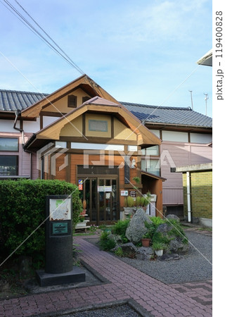 鹿児島県姶良市の加治木図書館の外観 119400828