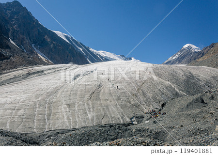 climbers training on a glacier in the Altai mountains, Aktru 119401881
