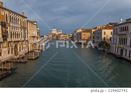 Beaufitul canal streets in Venice, Italy Beaufitul canal streets in Venice, Italy 119402741
