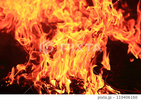 炎　12　燃え上がる炎のテクスチャ 119406160
