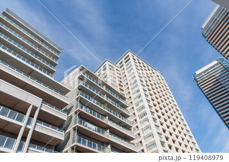 秋空のタワーマンション 119408979