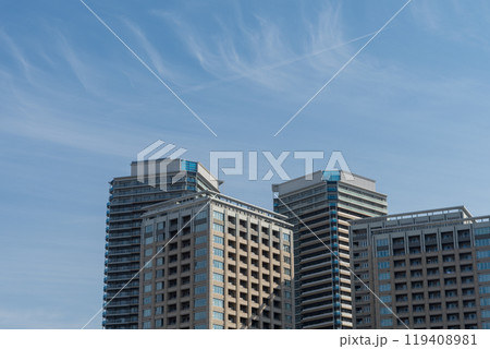 秋空のタワーマンション 119408981