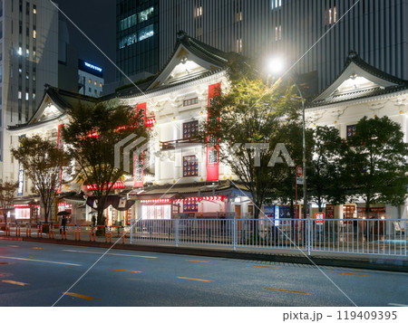 雨の銀座　歌舞伎座前　 119409395