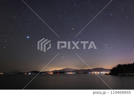 瀬戸内の冬の星景 オリオン座とヒアデス星団 瀬戸内の冬の星景 オリオン座とヒアデス星団 119409950