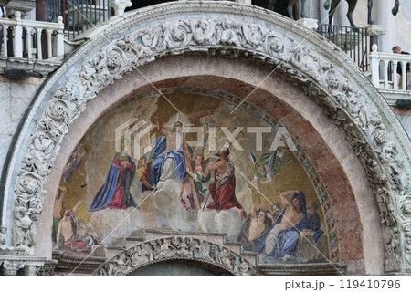 ヴェネチアの象徴サンマルコ寺院 ヴェネチアの象徴サンマルコ寺院 119410796