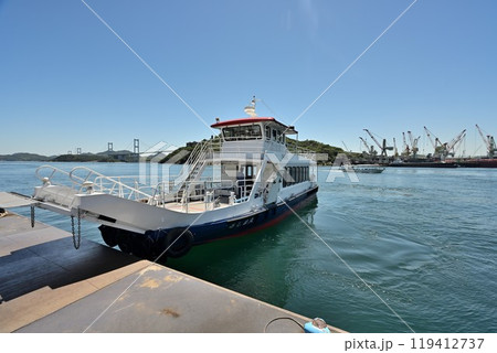 愛媛県今治市のよく晴れた波止浜港（はしはまこう）の風景 119412737